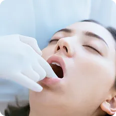 施術を受ける女性